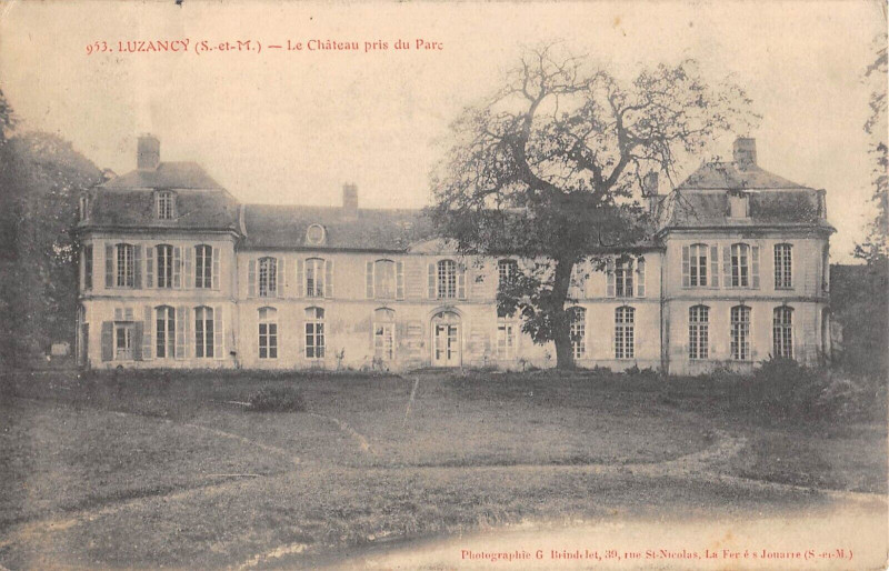 Carte postale ancienne Luzancy Le Chateau Pris Du Parc à Luzancy