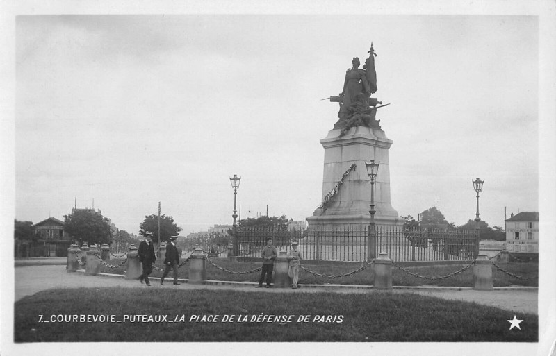 Carte postale ancienne Courbevoie Puteaux Place De La Defense De Paris à Courbevoie