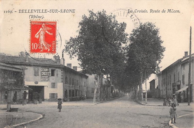 Carte postale ancienne Belleville Sur Saone La Croisee Route De Macon
