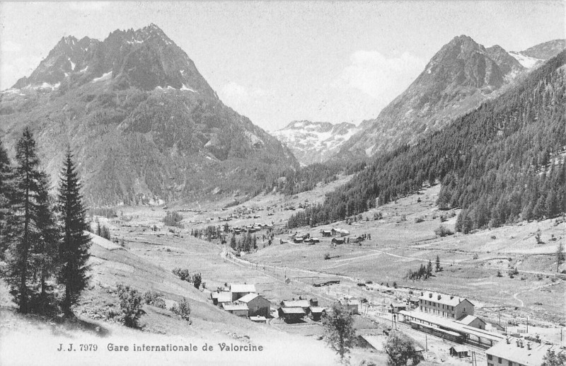 Carte postale ancienne Gare Internationale De Valorcine