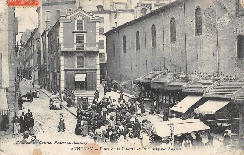 Carte postale ancienne Annonay Place De La Liberte Et Rue Boissy D'Anglas - marché à Annonay