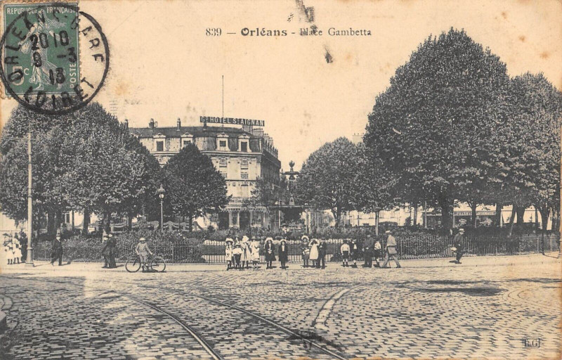 Carte postale ancienne Orleans Place Gambetta