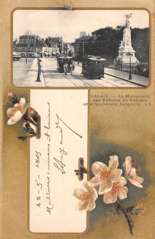 Carte postale ancienne Calais Le Monument Des Enfants Du Calaisis Bd Jacquard - Tramway à Acq