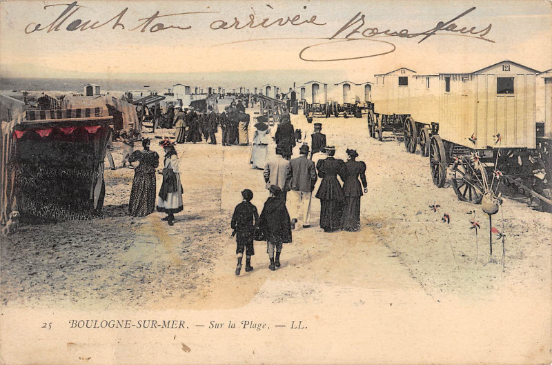 Carte postale ancienne Boulogne Sur Mer Sur La Plage à Boulogne-sur-Mer