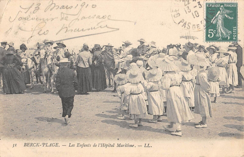 Carte postale ancienne Berck Plage Les Enfants De L'Hopital Maritime à Berck
