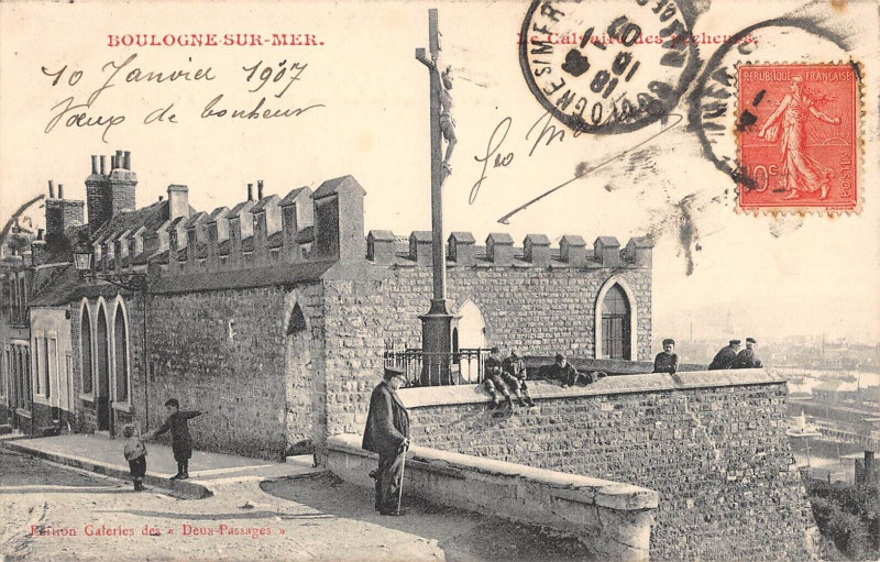 Carte postale ancienne Boulogne Sur Mer Le Calvaire Des Pecheurs à Boulogne-sur-Mer