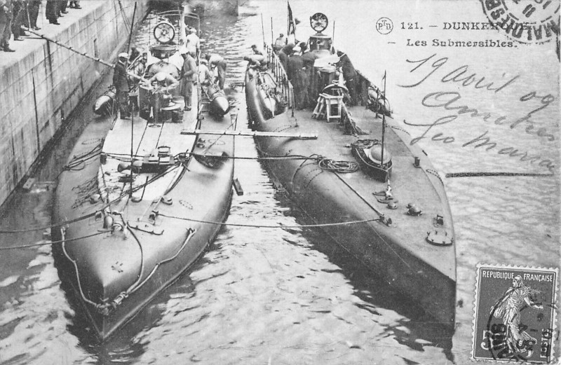 Carte postale ancienne Dunkerque Les Submersibles / Marins / Sous Marin à Dunkerque