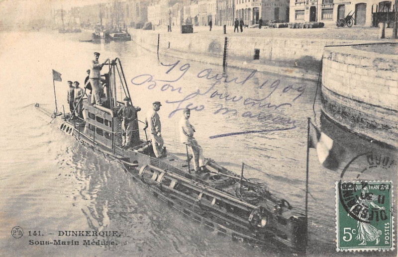 Carte postale ancienne Dunkerque Sous Marin Meduse à Dunkerque