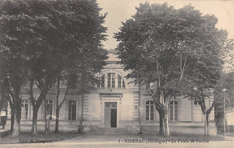 Carte postale ancienne Riberac Le Palais De Justice