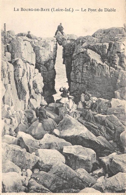 Carte postale ancienne Le Bourg De Batz Le Pont Du Diable