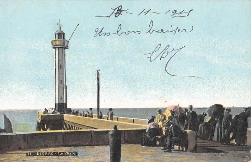 Carte postale ancienne Dieppe Le Phare à Dieppe