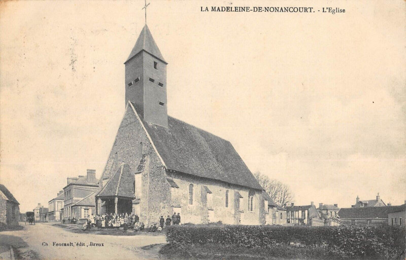 Carte postale ancienne La Madeleine De Nonancourt Eglise à La Madeleine-de-Nonancourt