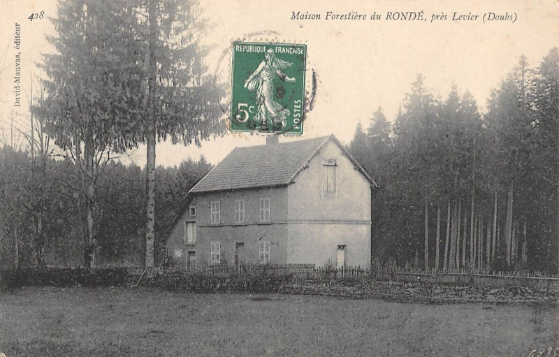Carte postale ancienne Maison Forestiere Du Ronde Pres Levier à Levier