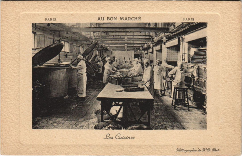 Carte postale ancienne Paris Au Bon Marhce Les Cuisines à Paris 7e