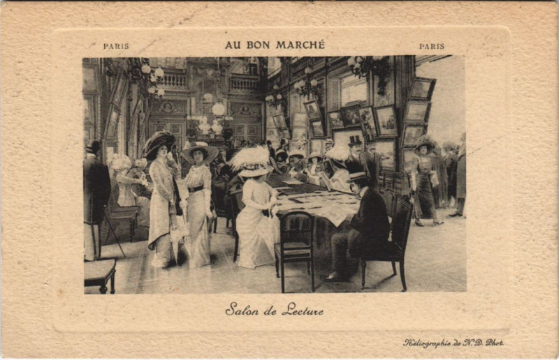 Carte postale ancienne Paris Au Bon Marhce Salon de Lecture à Paris 7e