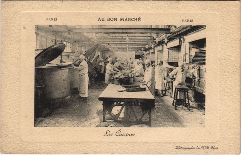 Carte postale ancienne Paris Au Bon Marhce Les Cuisines à Paris 7e