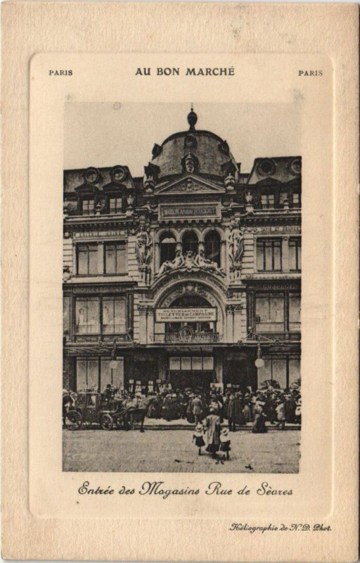 Carte postale ancienne Au Bon Marché - Entrée des Magasins Rue de Sèvres à Paris 6e