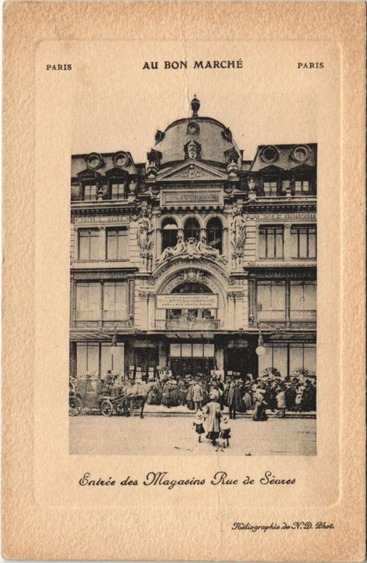 Carte postale ancienne Au Bon Marché - Entrée des Magasins Rue de Sèvres à Paris 6e