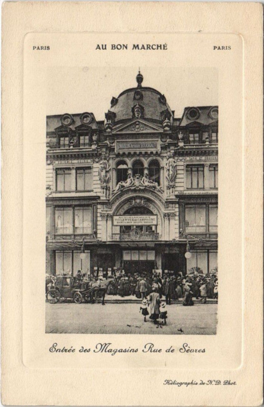 Carte postale ancienne Au Bon Marché - Entrée des Magasins Rue de Sèvres à Paris 6e