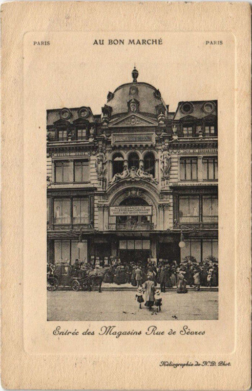 Carte postale ancienne Au Bon Marché - Entrée des Magasins Rue de Sèvres à Paris 6e