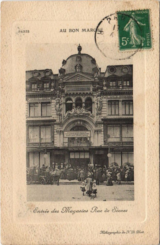 Carte postale ancienne Au Bon Marché - Entrée des Magasins Rue de Sèvres à Paris 6e