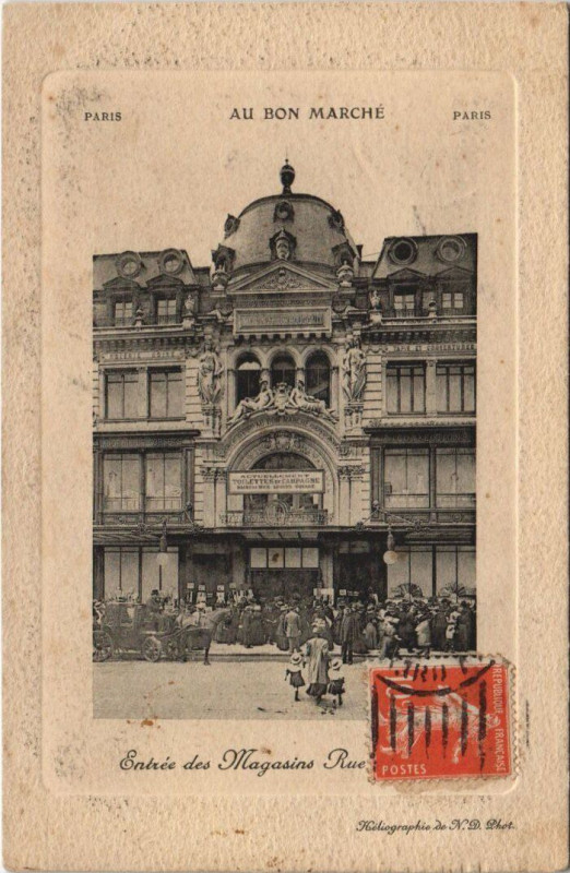Carte postale ancienne Au Bon Marché - Entrée des Magasins Rue de Sèvres à Paris 6e