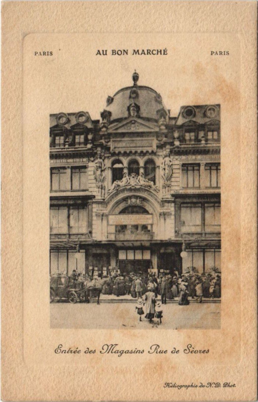 Carte postale ancienne Au Bon Marché - Entrée des Magasins Rue de Sèvres à Paris 6e