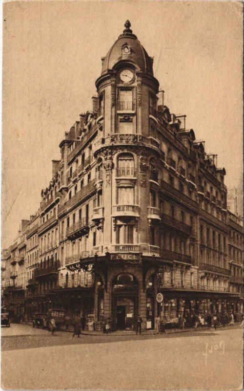 Carte postale ancienne Magasins F. Luce - Place Clichy à Paris 8e