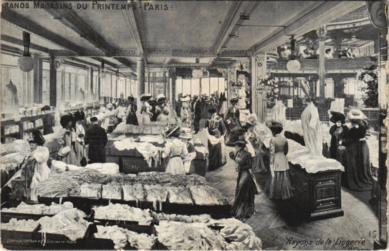 Carte postale ancienne Grands Magasins du Printemps - Rayons de la Lingerie à Paris 9e