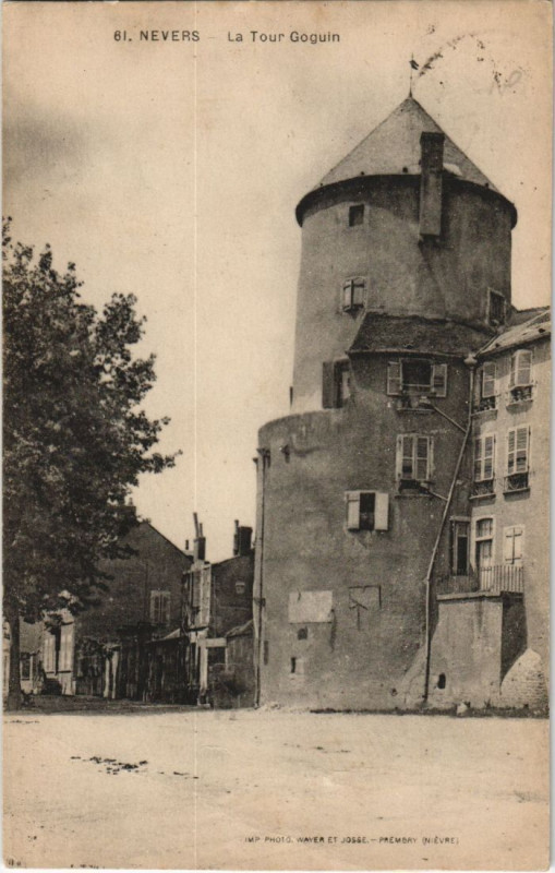 Carte postale ancienne Nevers Tour Goguin à Nevers