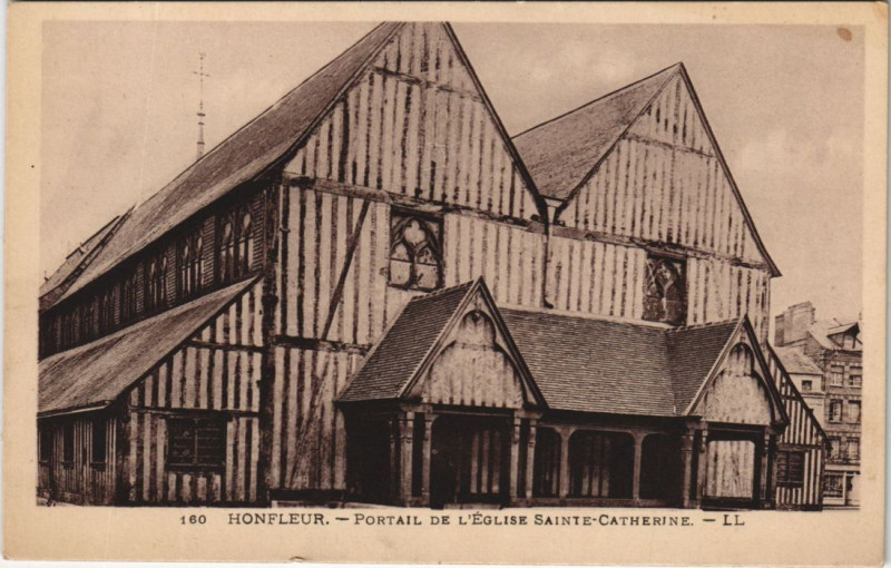 Carte postale ancienne Honfleur Portail de l'Eglise Sainte-Catherine à Honfleur