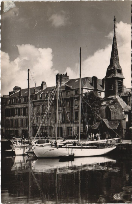 Carte postale ancienne Honfleur Eglise Saint-Etienne - Actuellement Musee à Honfleur
