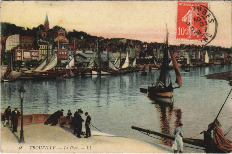 Carte postale ancienne Trouville-sur-Mer Le Port à Trouville-sur-Mer