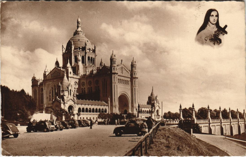 Carte postale ancienne Lisieux La Basilique à Lisieux