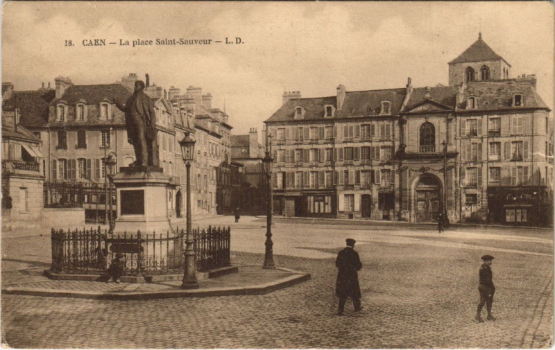 Carte postale ancienne Caen La Place Saint-Sauveur à Caen