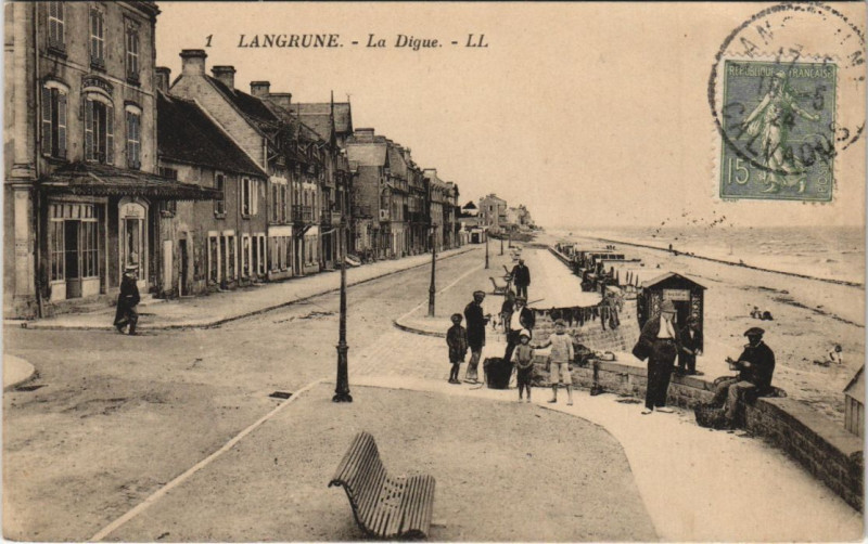 Carte postale ancienne Langrune-sur-Mer La Digue à Langrune-sur-Mer