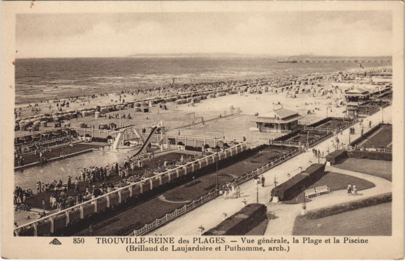Carte postale ancienne Trouville-sur-Mer Vue Generale - La Plage et la Piscine à Trouville-sur-Mer