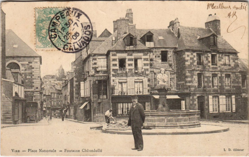 Carte postale ancienne Vire Place Nationale - Fontaine Chenedolle