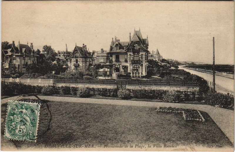 Carte postale ancienne Deauville Promenade de la Plage - La Villa Roxeten à Deauville