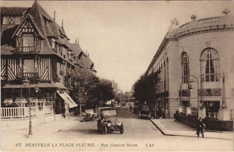 Carte postale ancienne Deauville Rue Gontaut Biron à Deauville