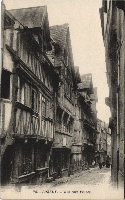Carte postale ancienne Lisieux Rue aux Fevres à Lisieux