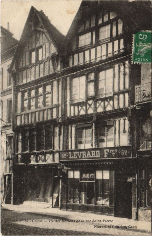 Carte postale ancienne Caen Vieilles Maisons de la Rue Saint-Pierre à Caen