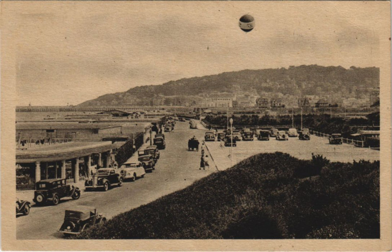 Carte postale ancienne Deauville Vue generale vers le Port France à Deauville