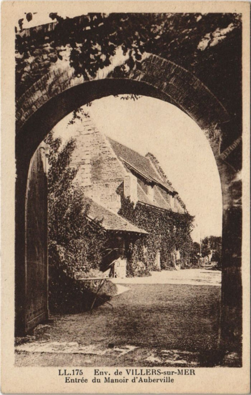 Carte postale ancienne Villers-sur-Mer Environs - Entree du Manoir d'Auberville à Auberville
