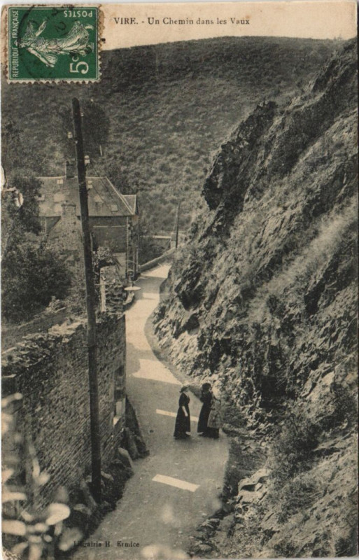 Carte postale ancienne Vire Un Chemin dans les Vaux