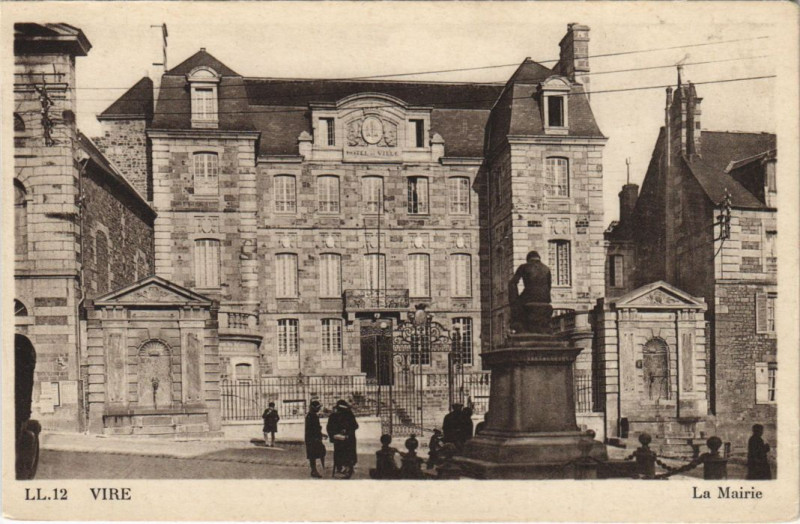 Carte postale ancienne Vire La Mairie