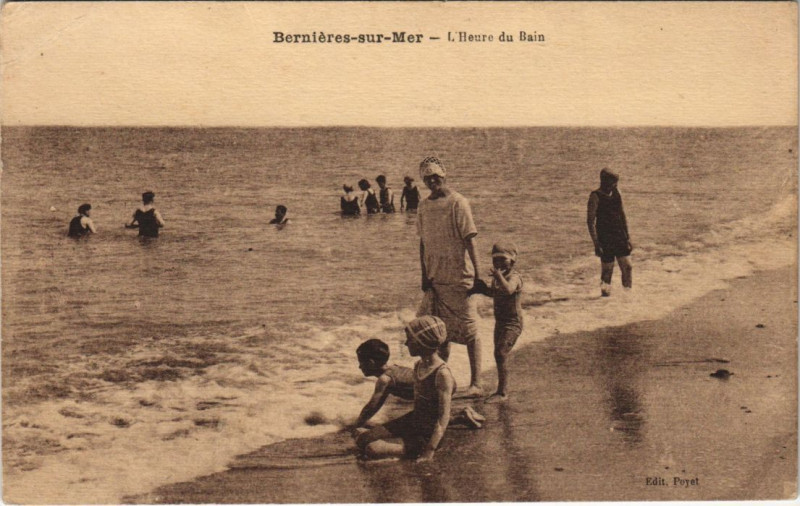 Carte postale ancienne Bernieres-sur-Mer L'Heure du Bain