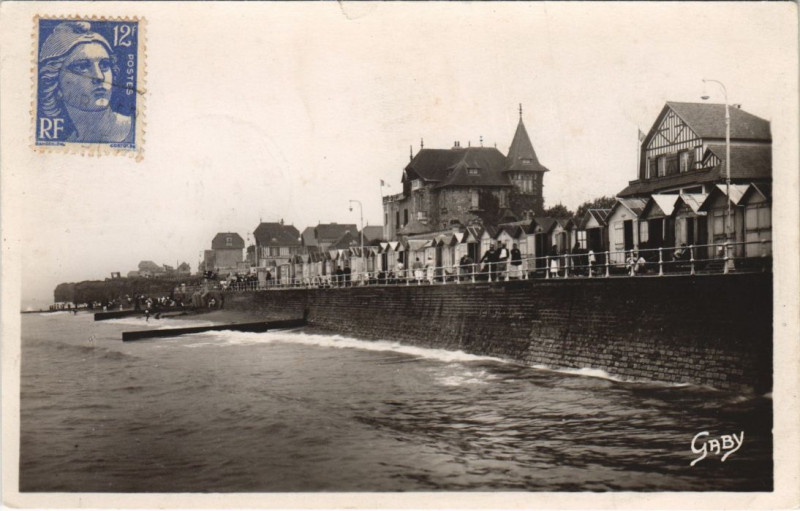 Carte postale ancienne Luc-sur-Mer La Digue à Luc-sur-Mer