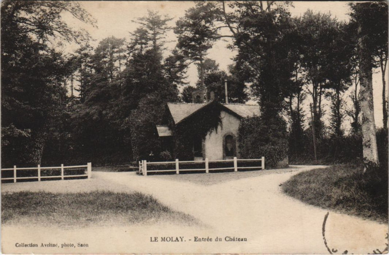 Carte postale ancienne Le Molay Entree du Chateau