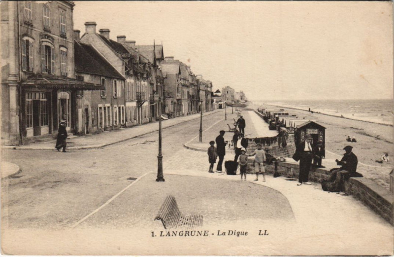 Carte postale ancienne Langrune-sur-Mer La Digue à Langrune-sur-Mer